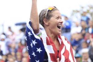 Elizabeth Lyles, campeã do Ironman Brasil 2016 e nova recordista do percurso.