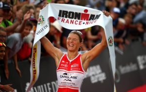 Tine Deckers, campeã do Ironman França após um ciclismo avassalador. Foto: Ironman Europe